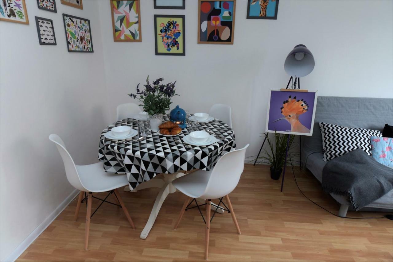 Hello Warsaw! Calm Artistic City Center Apartament Warszawa